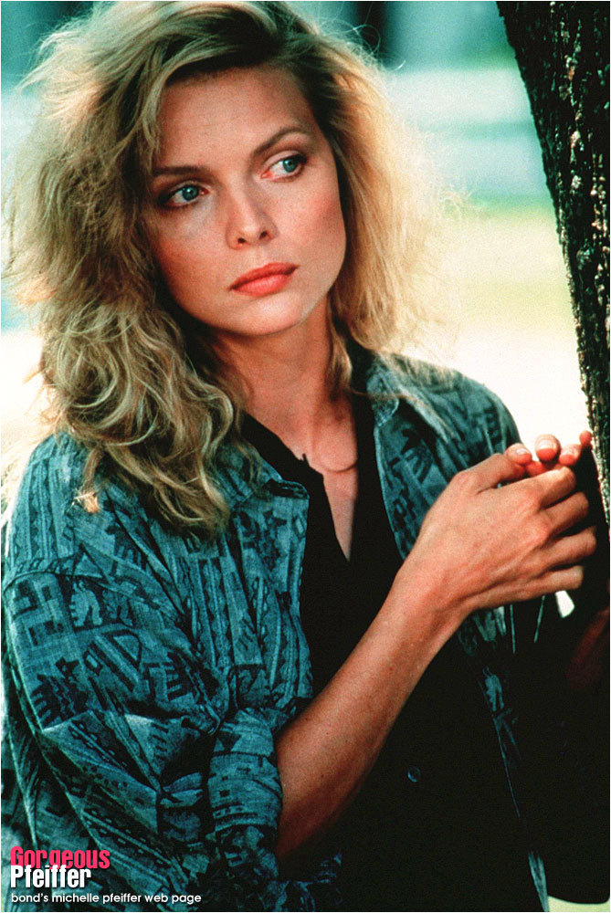 Michelle-Pfeiffer-in-The-Witches-of-Eastwick-michelle-pfeiffer-15012246-669-1000