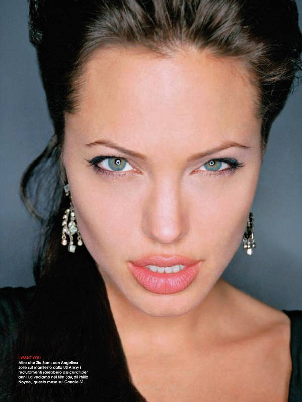 Angelina-Jolie-Magazine-2